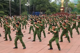 Màn trình diễn đội hình điều lệnh, võ thuật nghiêm - khỏe của Công an quận Nam Từ Liêm 
