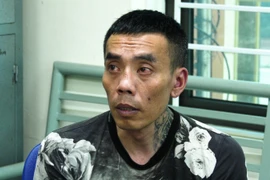 Người đàn ông xăm trổ đầy mình bị tóm cùng cần sa, súng trên xe Lexus 