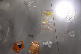 Ba thiếu nữ 19 tuổi được 'mời' dự tiệc bay lắc