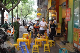 'Chọn' khung giờ 'nóng' để xử lý nghiêm vi phạm lấn chiếm hè đường
