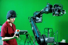 Kỳ vọng ‘trận đấu’ giữa con người và robot trên iPhone 15 Pro Max