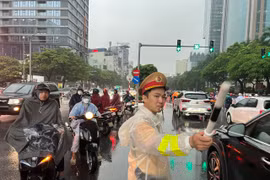 Tận lực đảm bảo tuyệt đối an toàn cho người dân Thủ đô đi lại trong trận mưa ngập lớn