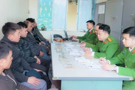 Hốt ổ bạc đang say sưa sát phạt, thu giữ hơn 200 triệu đồng