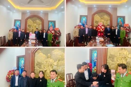 Thăm, tặng quà các chức sắc, giáo dân trên địa bàn huyện nhân dịp Lễ Giáng sinh