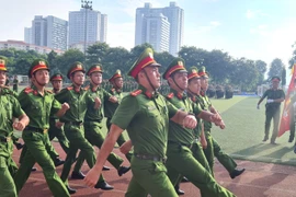 Lực lượng Công an quận Hoàng Mai phô diễn đội hình đẹp, võ thuật khỏe khoắn