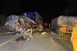 Khởi tố vụ xe 16 chỗ húc đuôi xe rơ-moóc khiến 5 người tử vong tại Lạng Sơn