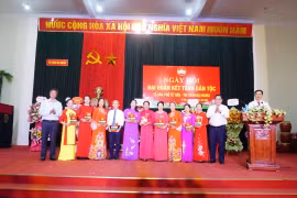 Giám đốc Công an Hà Nội tham dự Ngày hội lớn của bà con Tổ dân phố Tế Tiêu