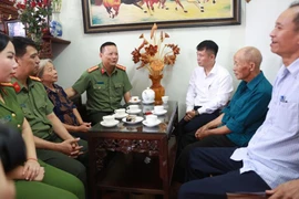 Tri ân, động viên thân nhân liệt sỹ và đồng đội