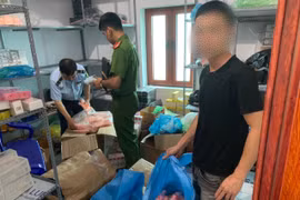 'Méo mặt' vì tàng trữ gần 500 bộ ‘đồ chơi người lớn’ 