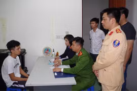 Tạm giữ tài xế 20 tuổi, lao ô tô vào lực lượng cảnh sát giao thông đang làm nhiệm vụ