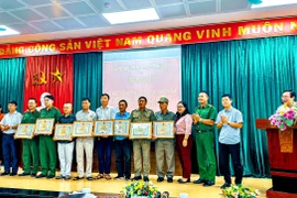 Thưởng ‘nóng’ 8 cá nhân trong vụ hướng dẫn, cứu 3 người thoát ‘cửa tử’ ở Hà Nội