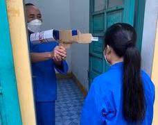 Bàng hoàng kẻ ghen tuông nửa đêm đột nhập, gí súng vào đầu bạn gái