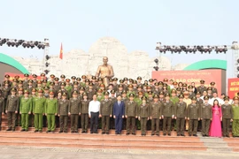 Xứng đáng là “Tấm lá chắn” vững chắc bảo vệ cuộc sống bình yên và hạnh phúc của nhân dân 