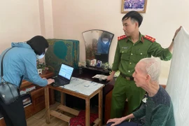 Đến tận nhà làm Căn cước công dân cho người già và người khuyết tật