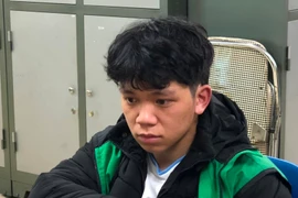 Lộ diện đối tượng mặc đồng phục shipper, ngang nhiên phá khóa hàng loạt nhà dân ở Hà Nội