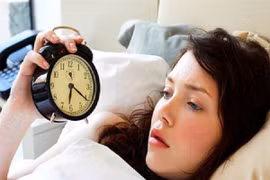 Ngủ quá nhiều hoặc quá ít làm tăng nguy cơ viêm loét đại tràng