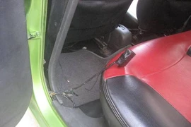 Bắt quả tang chủ gara ô tô đang “chỉnh” đồng hồ taxi