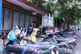 Nửa vời thu phí đường bộ xe máy