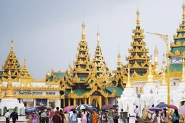 Cho 12.700 nhân viên đi nghỉ ở Thái Lan