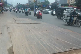 Khắc phục nhanh “hố tử thần” trên đường Đại Cồ Việt