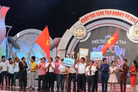 Đại học Sư phạm Kỹ thuật Hưng Yên vô địch Robocon 2015