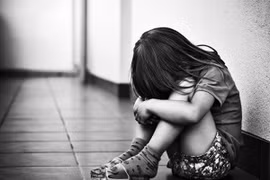 Mẹ mải mua sắm, con gái 4 tuổi bị quấy rối tình dục