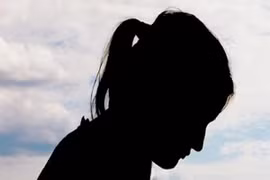 Thiếu nữ 17 tuổi bị bạn trai đánh thuốc mê, hiếp dâm tập thể