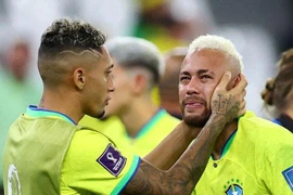 San bằng kỷ lục ghi bàn, Neymar được chính Pele an ủi 
