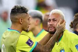 San bằng kỷ lục ghi bàn, Neymar được chính Pele an ủi 
