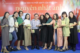 Nhà văn Nguyễn Nhật Ánh đón năm mới với “Những người hàng xóm” 