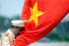 Lực lượng Công an nhân dân phải luôn đặt lợi ích quốc gia, dân tộc, trong đó có lợi ích quốc gia cốt lõi là mục tiêu tối thượng; đề cao trách nhiệm của người đứng đầu công an các đơn vị, địa phương về bảo vệ Tổ quốc trong tình hình mới; bảo vệ Tổ quốc bằng mọi giá