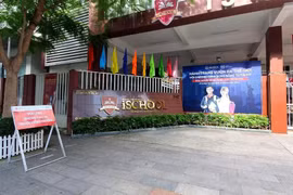 Vụ hàng trăm học sinh Trường iSchool Nha Trang ngộ độc: Ai chịu trách nhiệm?