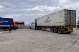 Lái xe container chặn cao tốc gây ùn tắc có phạm tội gây rối trật tự công cộng?