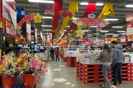 Cận cảnh siêu thị, chợ tại Hà Nội mùng 5 Tết Nguyên đán