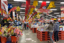 Cận cảnh siêu thị, chợ tại Hà Nội mùng 5 Tết Nguyên đán