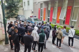 Từ hiện tượng thanh niên càn quấy trên đường phố, Luật sư đề xuất xử lý nghiêm cả người giao xe