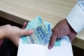 Cán bộ lãnh đạo khi nhận quà biếu tặng phải từ chối thế nào để không phạm tội tham nhũng?