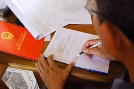 Công chứng hợp đồng đặt cọc bán nhà đất: Thận trọng kẻo vớ 'quả đắng'