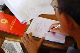 Công chứng hợp đồng đặt cọc bán nhà đất: Thận trọng kẻo vớ 'quả đắng'