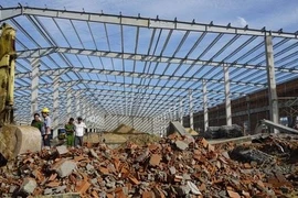 Vụ sập tường làm 5 người chết ở Bình Định: Trách nhiệm thuộc về ai?