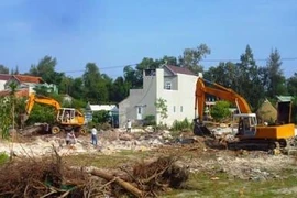 Sửa Luật Đất đai: Lợi dụng chức vụ, quyền hạn làm trái quy định trong cấp ‘sổ đỏ’ sẽ bị xử lý hình sự