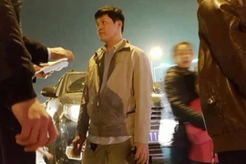 Củng cố hồ sơ để khởi tố lái xe biển 80A tát cảnh sát cơ động