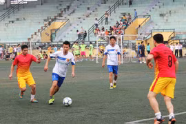 Hấp dẫn môn bóng đá mini Hội thao Công đoàn CATP Hà Nội 2016