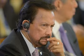 Quốc vương Brunei tự lái máy bay riêng tới thăm Hàn Quốc 