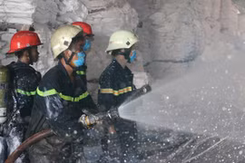 Cháy nổ lớn tại xưởng sơn ở TP.Hồ Chí Minh