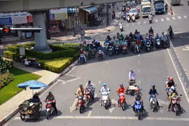 Nắng nóng như "lò bát quái" ở TP. Hồ Chí Minh