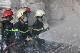 Cháy nổ lớn tại xưởng sơn ở TP.Hồ Chí Minh