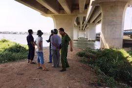 Vứt cần câu tháo chạy thụt mạng khi phát hiện thi thể trôi sông