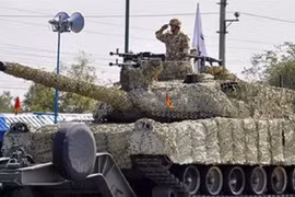 Iran ra mắt xe tăng chiến đấu chủ lực mới giống với T-90 Nga