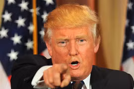 Donald Trump thách thức bà Clinton công bố hồ sơ y tế chi tiết